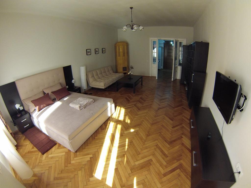 Chic Studio Brasov Διαμέρισμα Εξωτερικό φωτογραφία