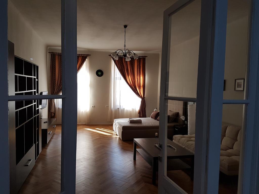 Chic Studio Brasov Διαμέρισμα Εξωτερικό φωτογραφία