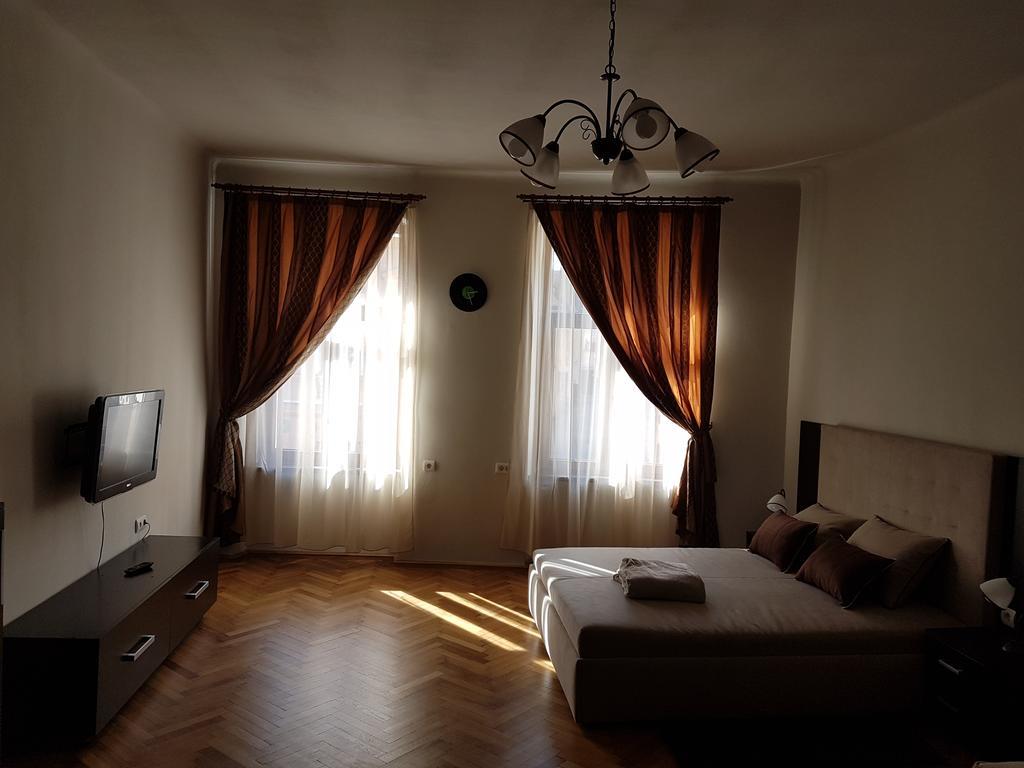 Chic Studio Brasov Διαμέρισμα Εξωτερικό φωτογραφία